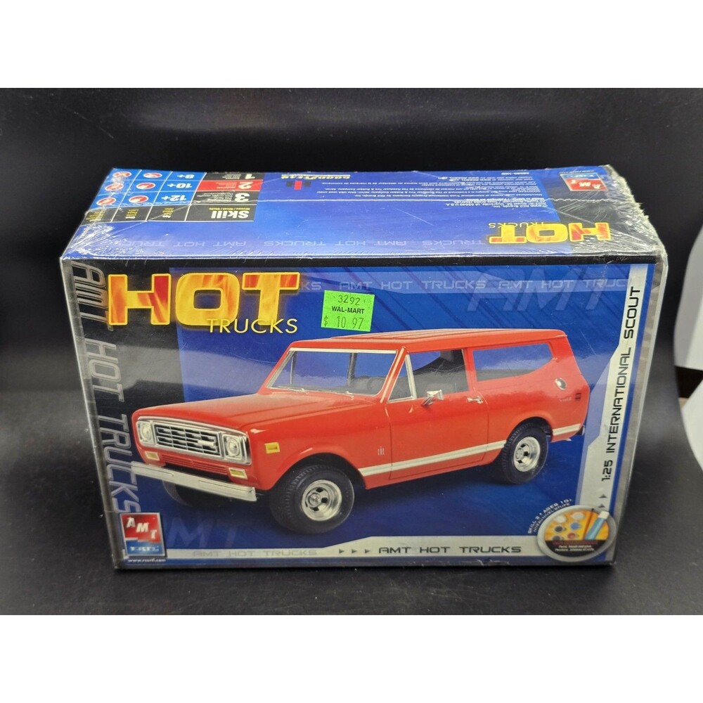AMT Ertl Hot Trucks International Scout 38585-1HD 1/25 Scale New Sealed